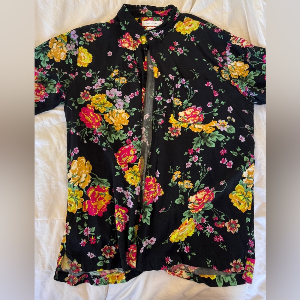 Urban Outfitters Black Men’s Buttondown Floral Shirt